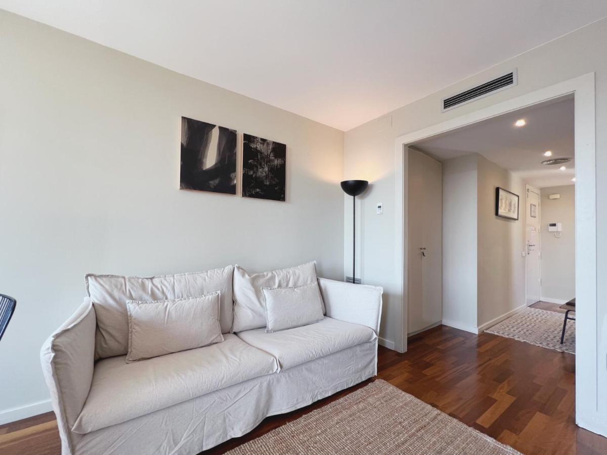 Stay U-Nique Apartments Sants II Barcelona Bagian luar foto