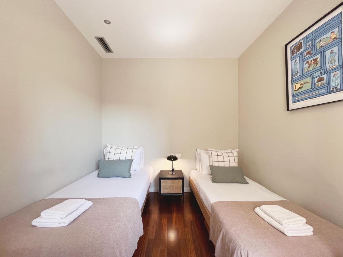 Stay U-Nique Apartments Sants II Barcelona Bagian luar foto