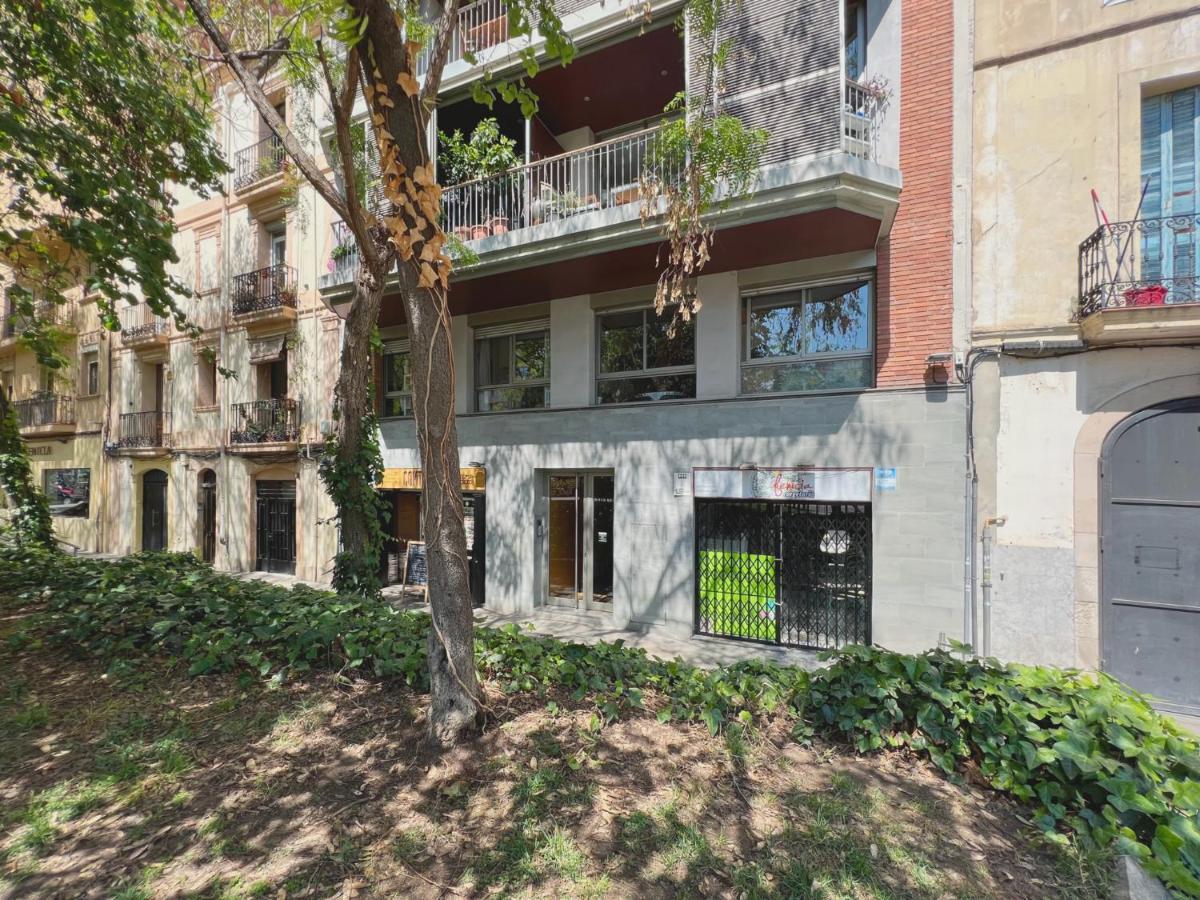 Stay U-Nique Apartments Sants II Barcelona Bagian luar foto