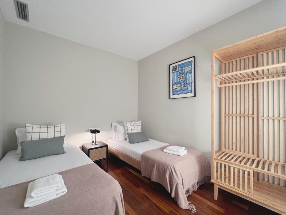 Stay U-Nique Apartments Sants II Barcelona Bagian luar foto